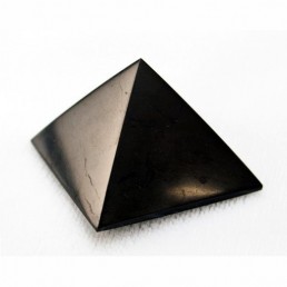 Šungitová pyramída extra leštená rôzna veľkosť Šungitová pyramída extra leštená rôzna veľkosť