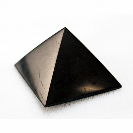 Šungitová pyramída extra leštená rôzna veľkosť